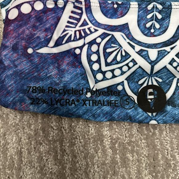 Yoga Democrazy Leggings Womens Small Blue Purple Ombre Mandala Lotus Print Crop - Picture 10 of 11